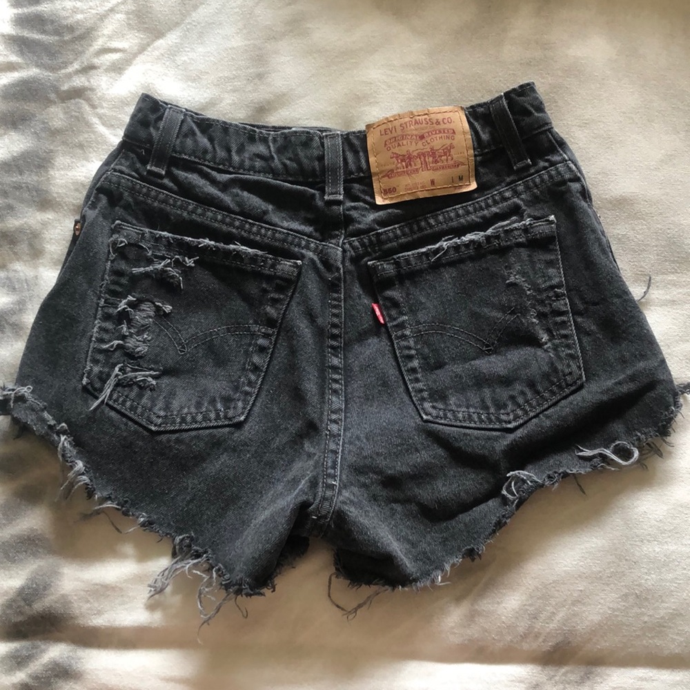 High-waisted, distressed Levis shorts